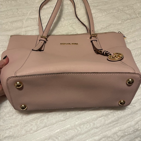 Michael Kors purse - Picture 3 of 8